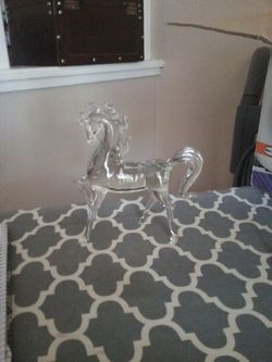Horse clear glass.
