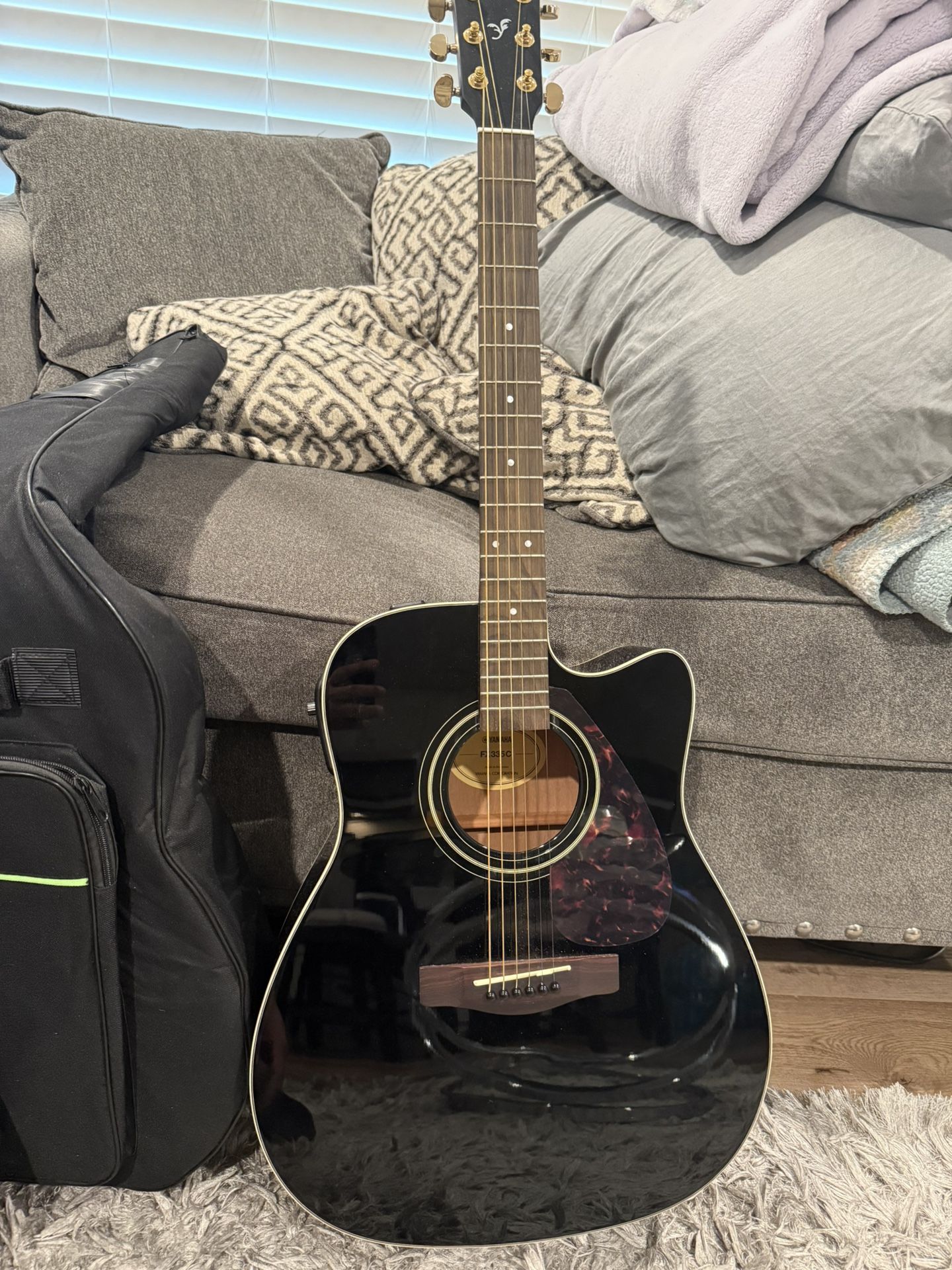 Yamaha Acoustic Guitar