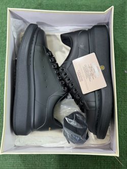 Alexander McQueen  All Black