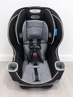 Graco Extend2Fit Convertible Car Seat.