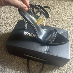 BRAND NEW FASHION NOVA HEELS