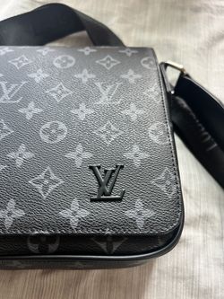 BEST OFFER) Louis Vuitton Messenger Bag district PM men for Sale in New  York, NY - OfferUp