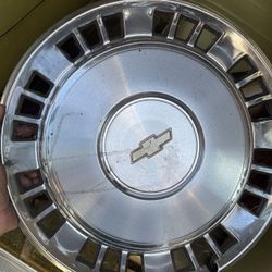 Chevy Hubcaps 15in