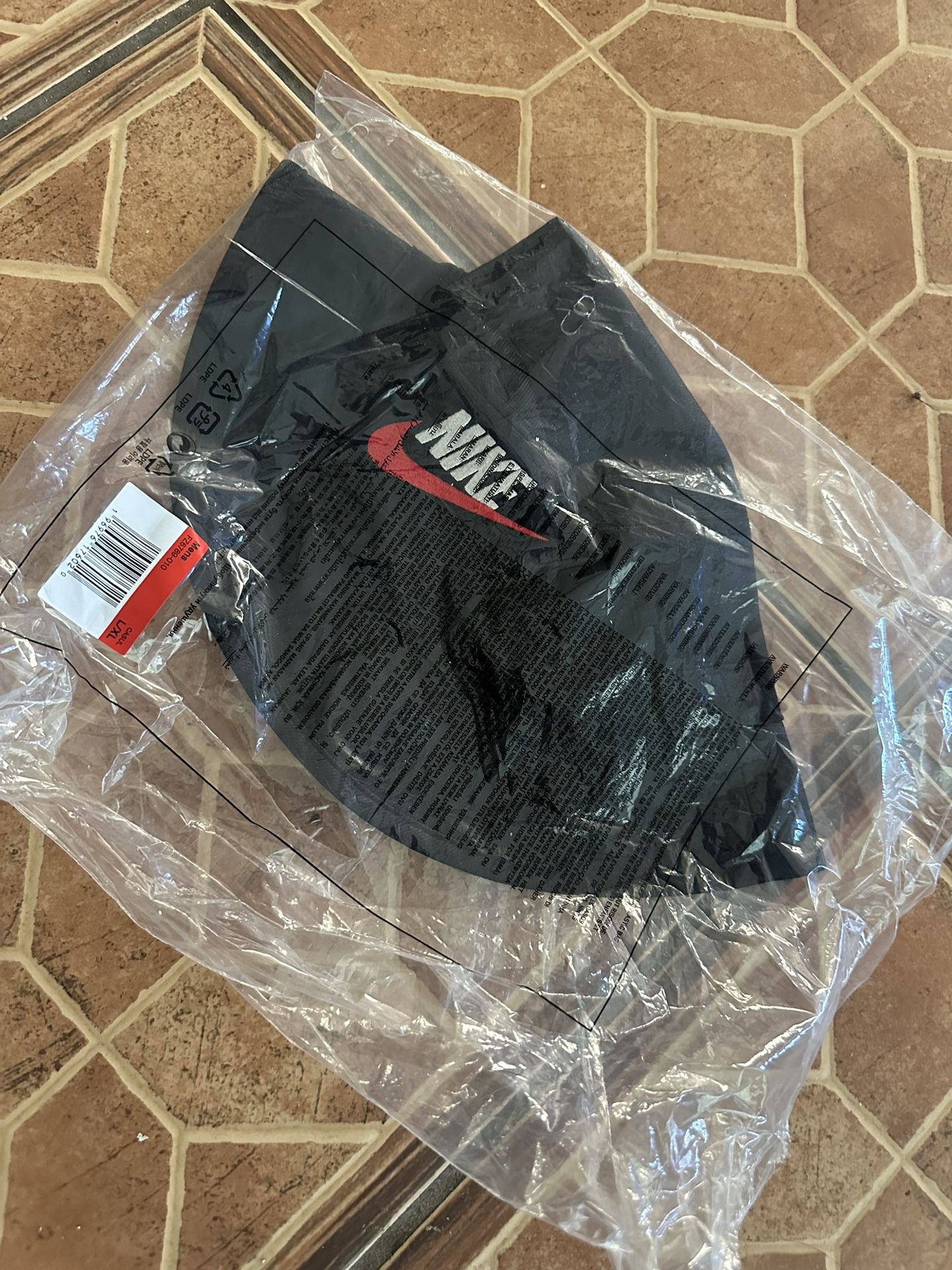 SUPREME NIKE DAZZLE CRUSHERS ‼️L/XL ‼️