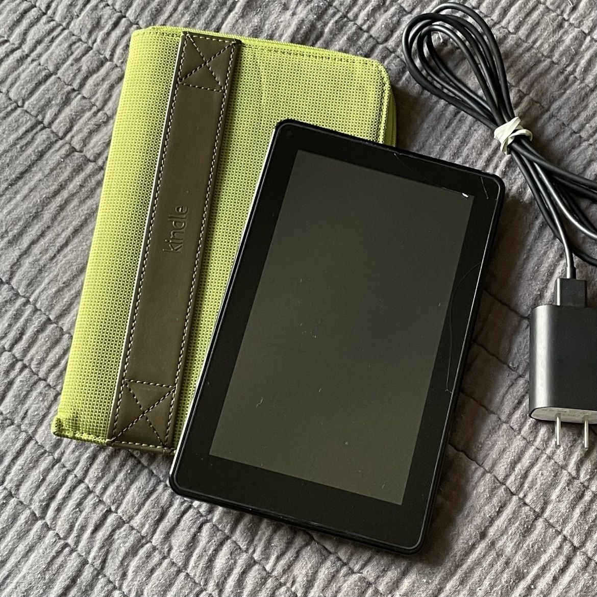 Amazon Kindle Fire 1st Generation 7” Screen Wifi Black Model DO1400 (PREOWNED)