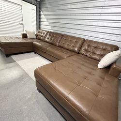 Baskove Auburn Large Sectional Couch(Free delivery) 