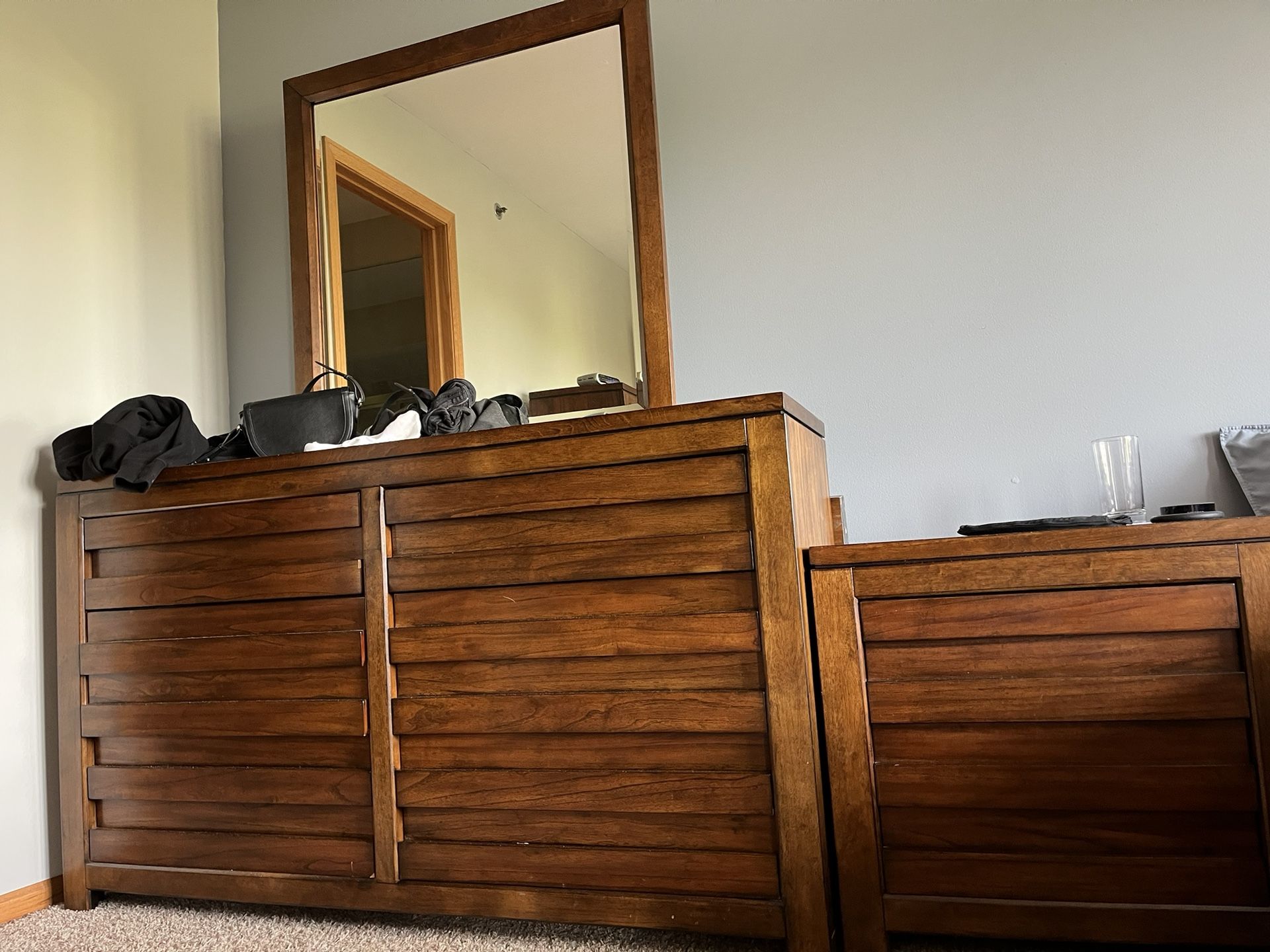 Cool Wooden Design Queen bedroom Set