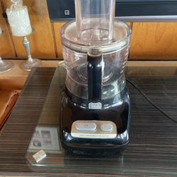 Food processor by Wolfgang Puck Bristol collection