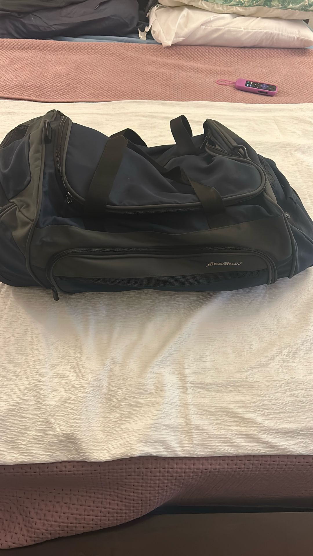 Eddie Bauer Duffle Bag With Rolling Wheels Plays A Shoulder Bag