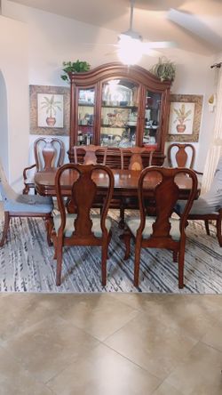 Dinning Table & Hutch Set  Solid Wood With Chairs 