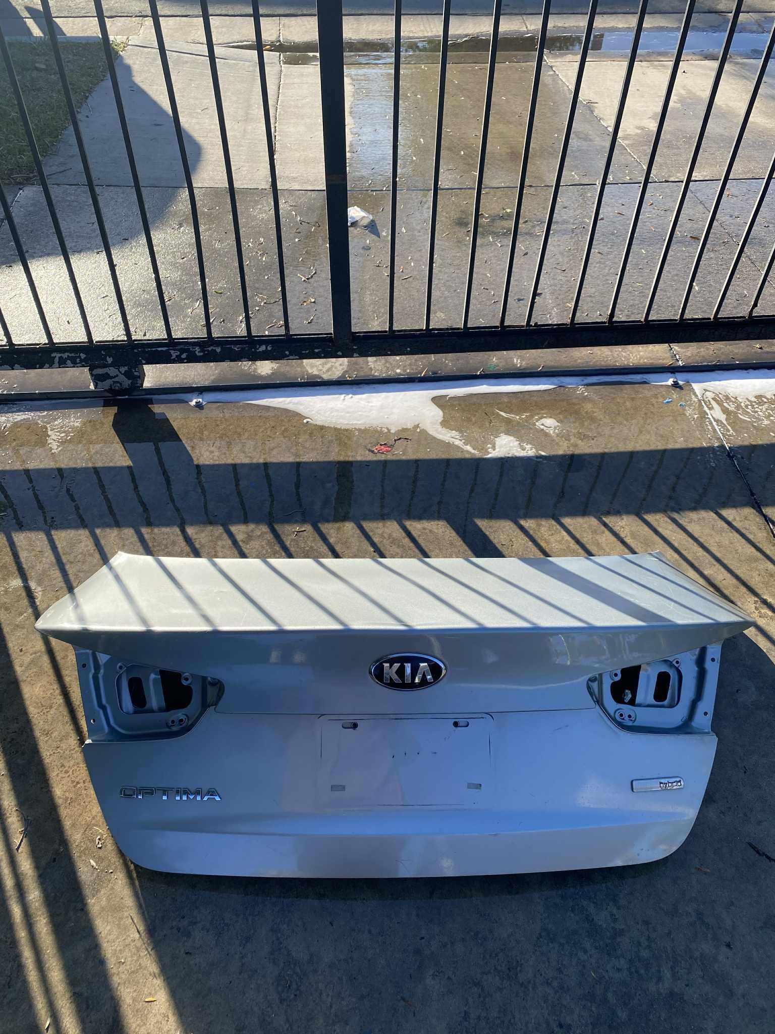 16-20 KIA OPTIMA EX HYBRID TRUNK LID W/REAR CAMERA COMPLETE (OEM)