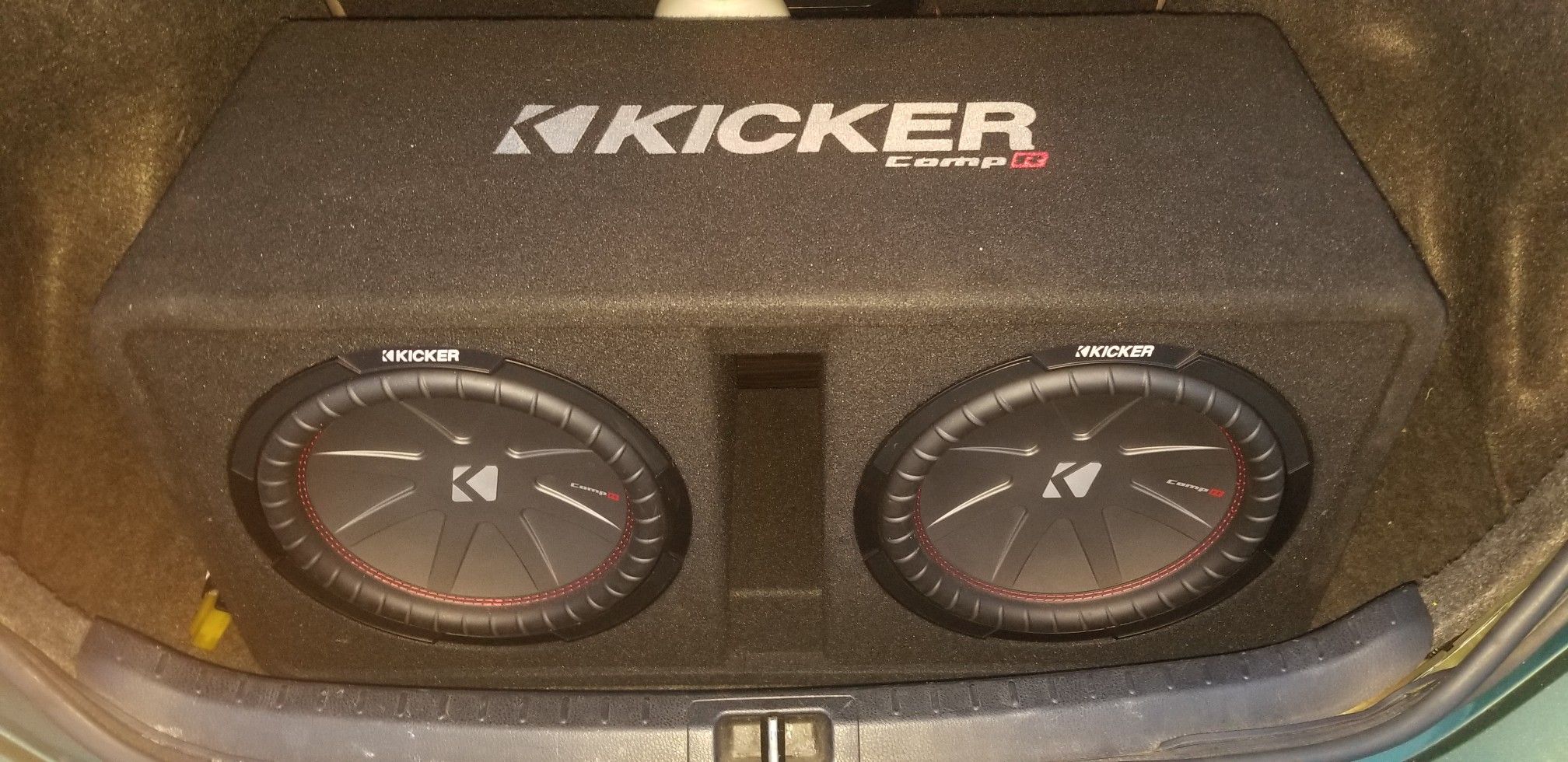 Kicker subwoofers 12inch and 1600 watt pioneer amp