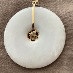 Large Vintage 14K Yellow Gold White Lavender Jade Round Disc Pendant