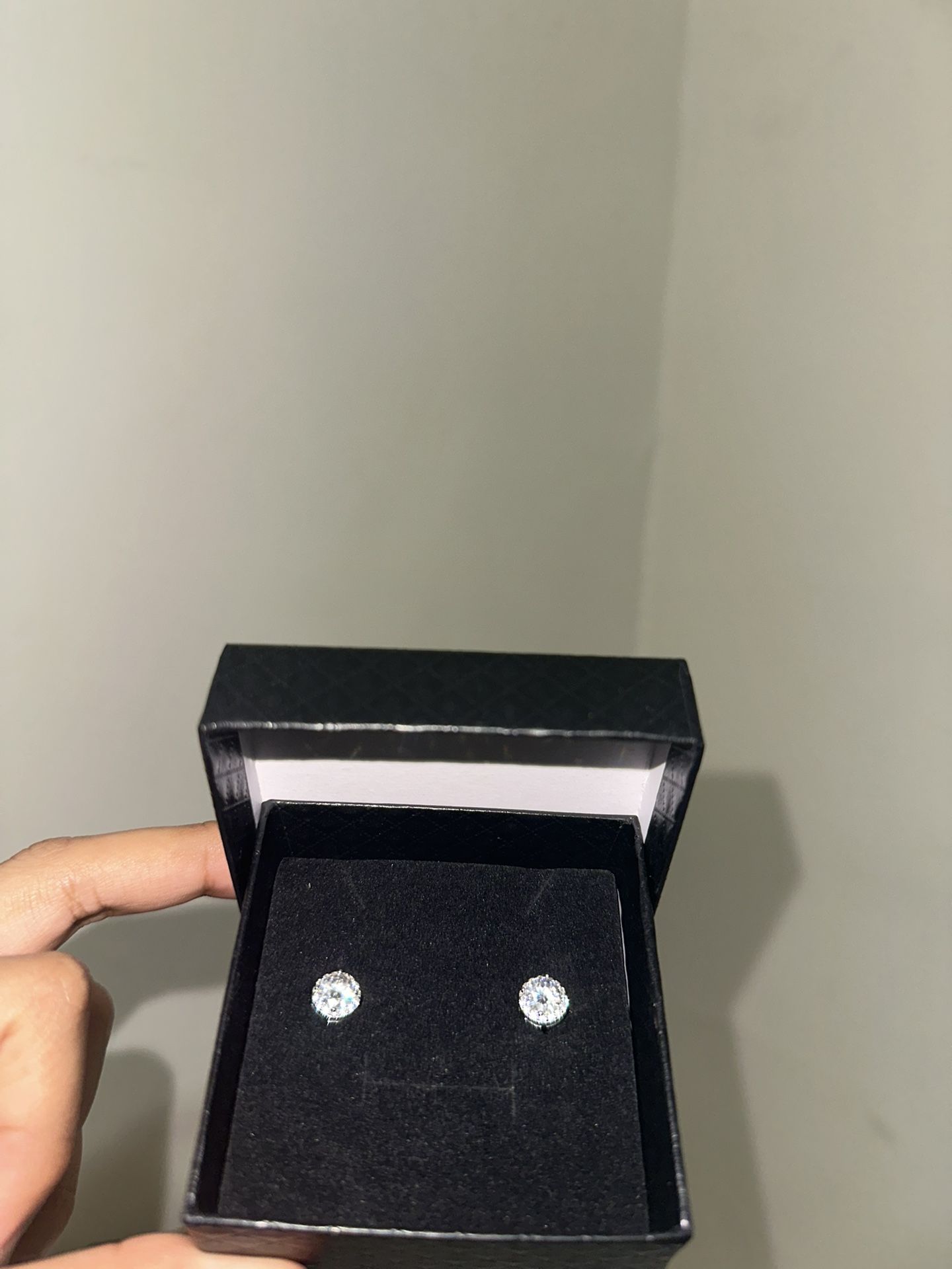 925Silver Moissanite Earrings Round for Men’s Brand new Come With Card Can Be Tested