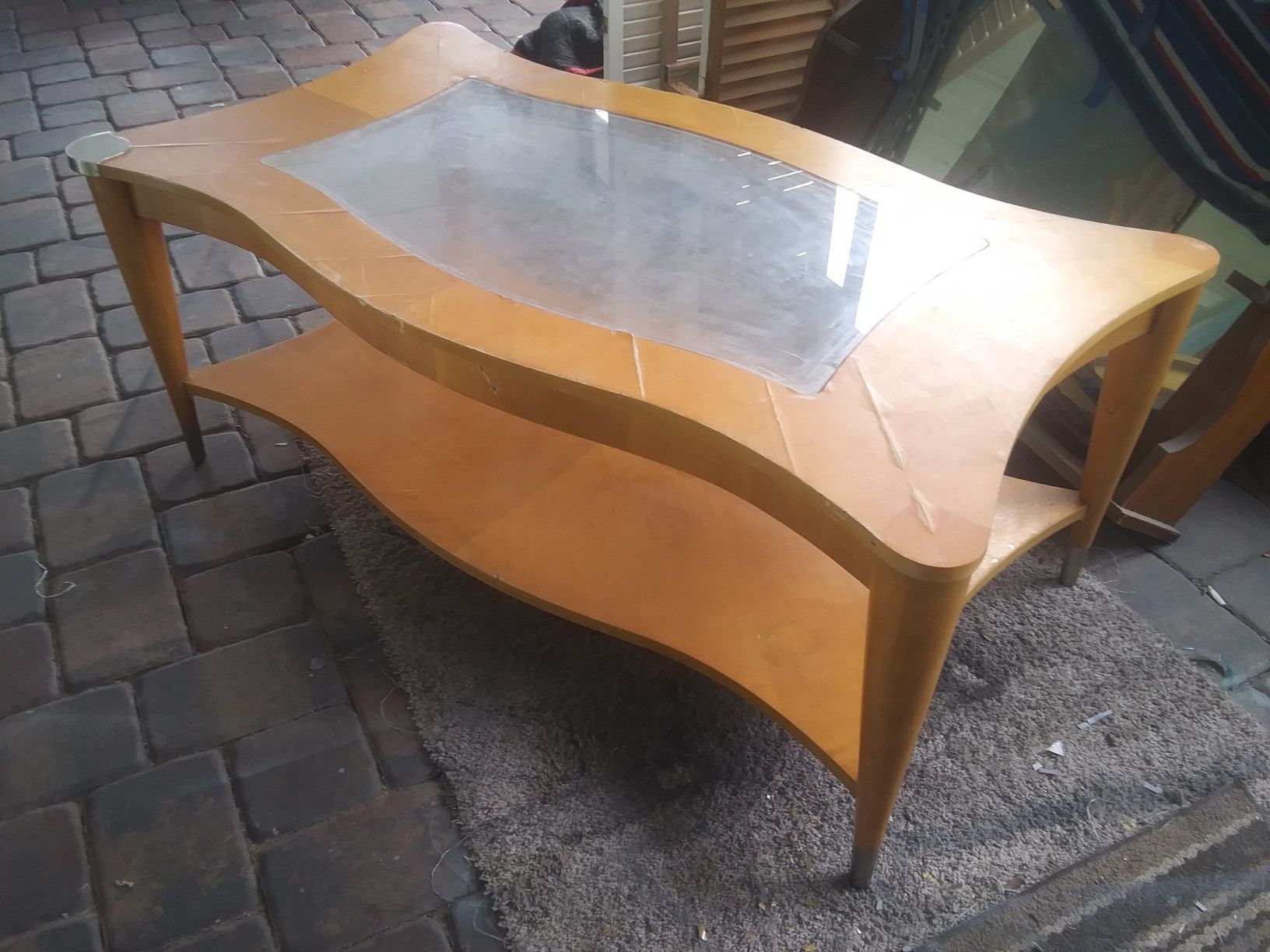 Curvy coffee table