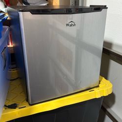Mini Fridge 