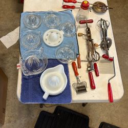  Vintage Juicers Red Handle Kitchen Tool