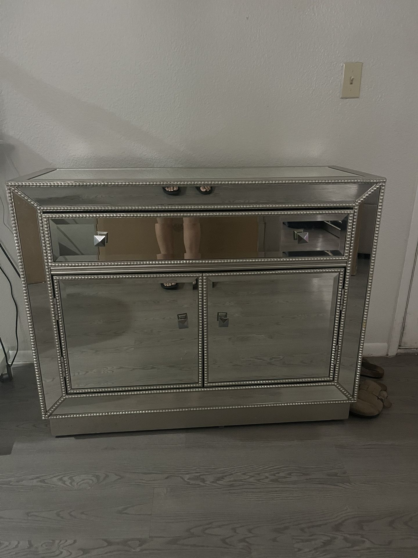 Mirrored Accent Cabinet / Dresser