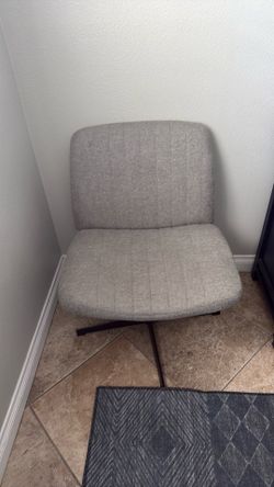 Wide desk chair, perfect brand new condition