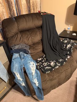 Clothes 5 $ small jeans and clothing like new rarely worn