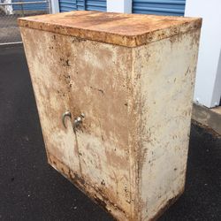 Storage Locker-Garage? Paint?apprx 3’x3’x1.5’