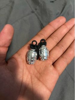 Chrome bomb valve stem adapter caps