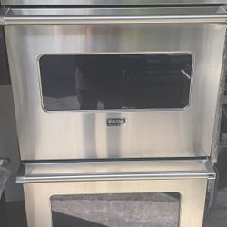 Viking Professional 5 Series 30" built-in electric double oven. 