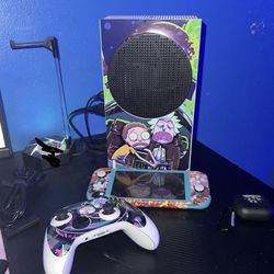 Xbox Series S And  Nintendo Switch Lite