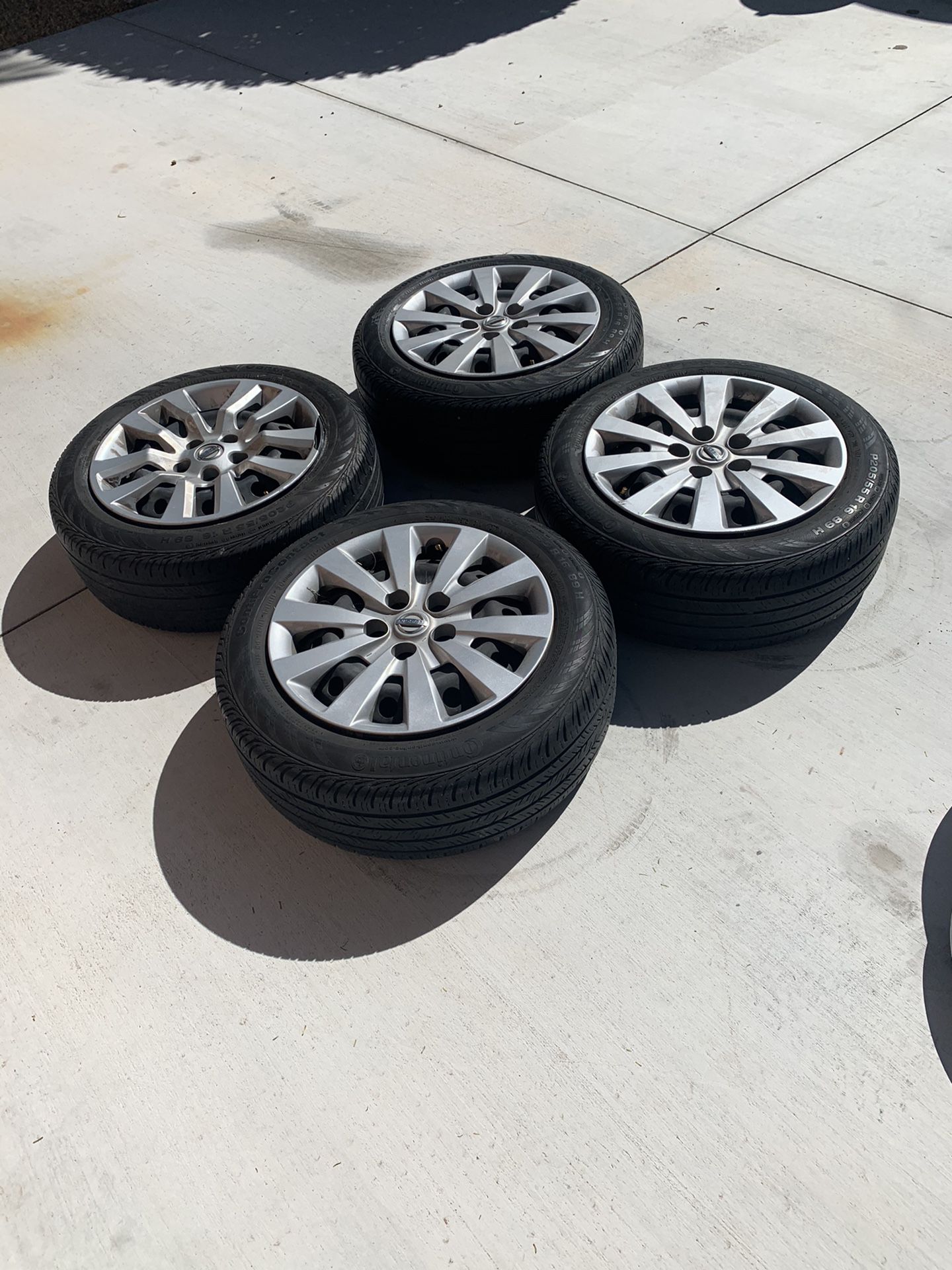 Nissan wheels and tires