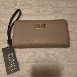Badgley Mischka Wristlet