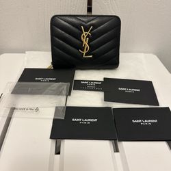 YSL Caviar Compact Wallet In excellent Condition 