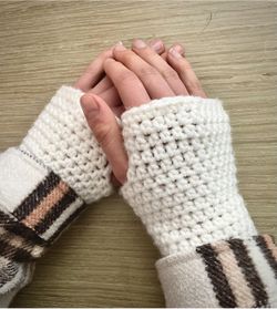 Crocheted Hand/Wrist Warmer 