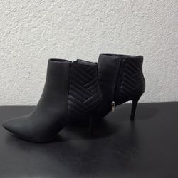 Jones New York black ankle boots Size 8.5