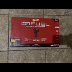 Milwaukee M12 FUEL SURGE 1/4 in. Hex Hydraulic Driver 2 Battery Kit