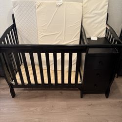 Black Crib With Changing Table Attached 