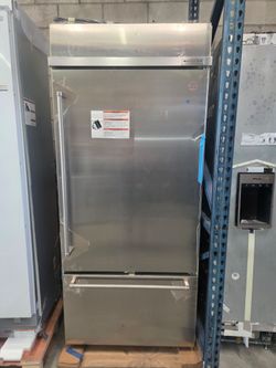 KBBR306ESS
20.9 Cu. Ft. 36" Width Built-In Stainless Bottom Mount Refrigerator with Platinum Interior Design