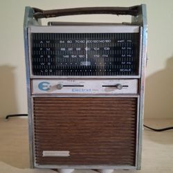 Vintage Electra Portable  AM/FM  Radio
