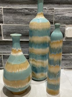 3 Vases