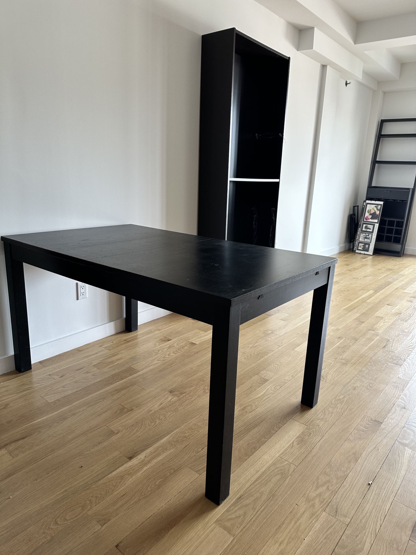 IKEA Bjursta Extendable Table (1) And Chairs (4)