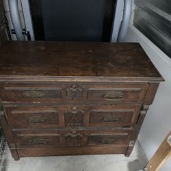 Dresser. Antique