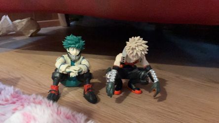 Deku and Bakugo figures
