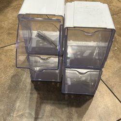 Wall storage containers to