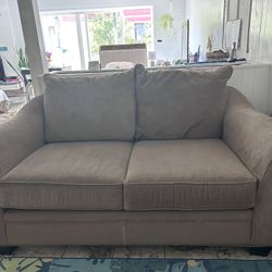 Loveseat / Sofa 