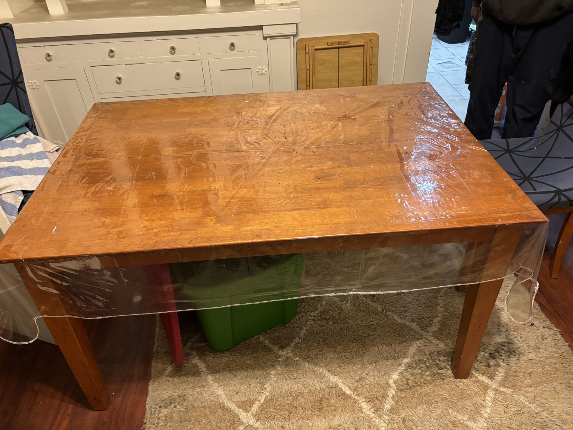 Dinning Table With Four Chairs 