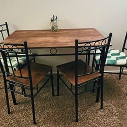 Dinig Table With 4 Chairs