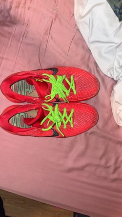 Grinches women’s basketball shoe