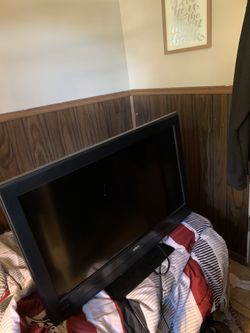 RCA 32” Inch TV With Built In DVD Player