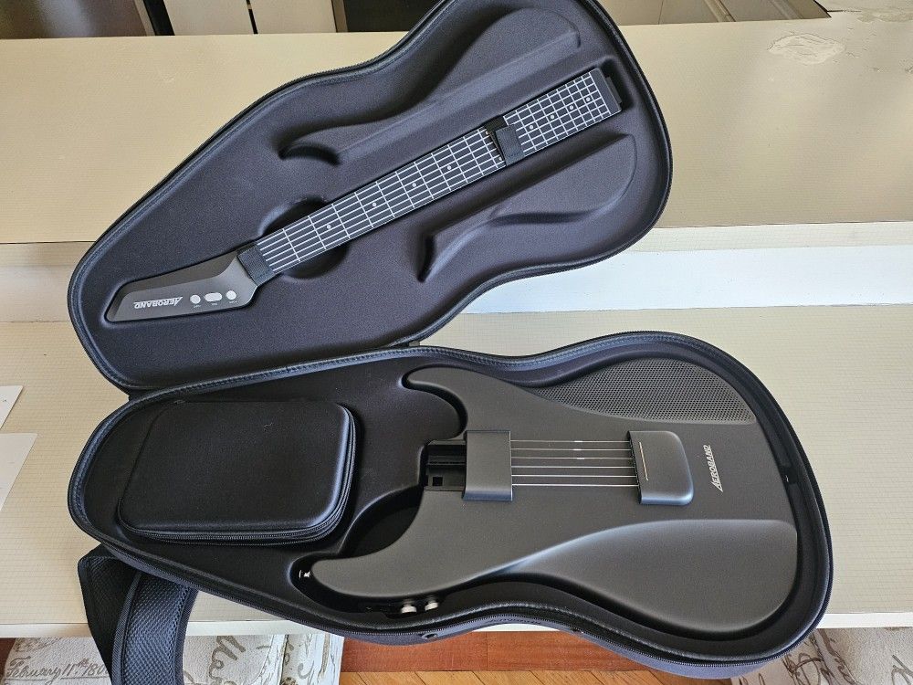 AeroBand Smart Guitar With Travel Case