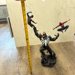 Marvel Spider-Man 2 Collectors Edition Venom Vs Spider-Man Statue 2023