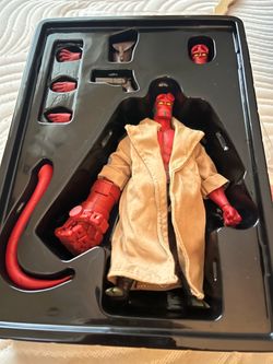 1000 toys hellboy